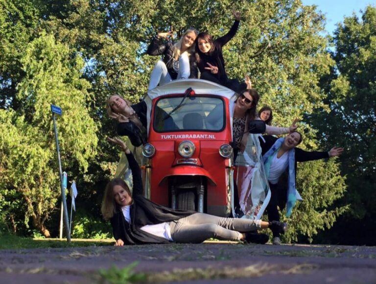 teamuitje met de Tuk Tuk