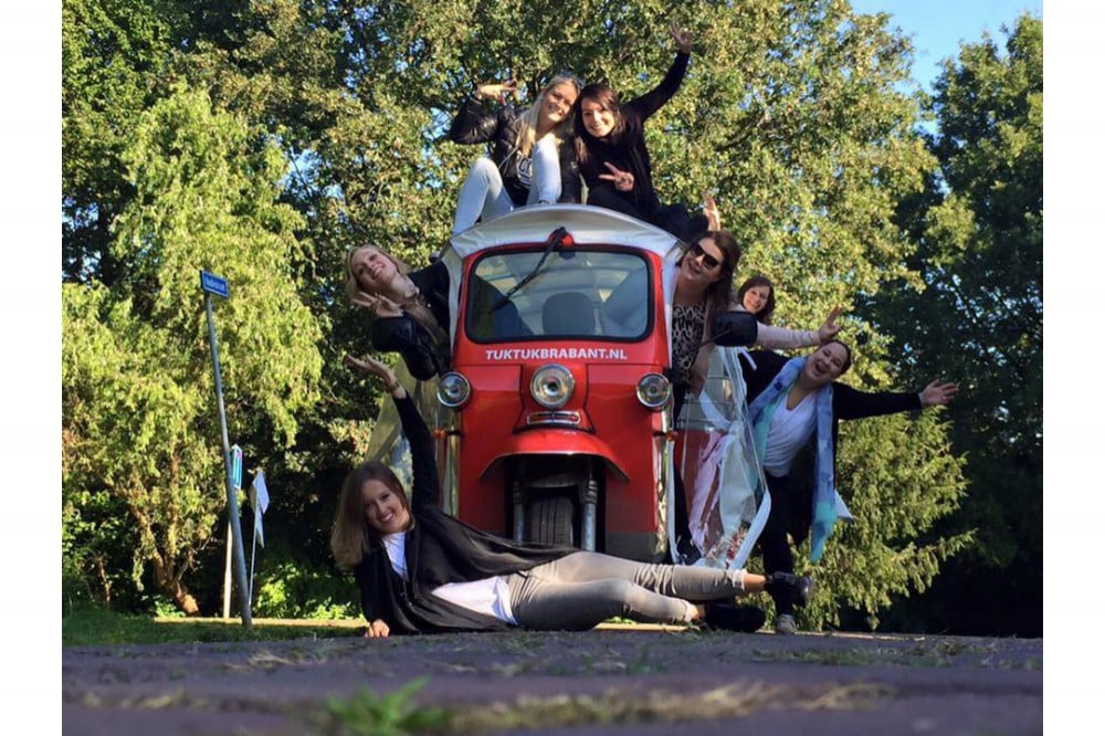 teamuitje met de Tuk Tuk