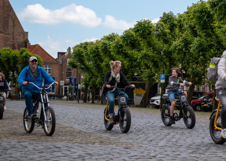 Over de markt van Geertruidenberg met een fatbike