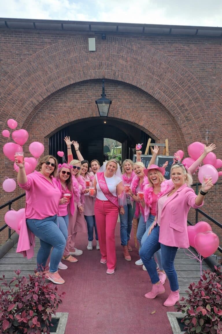 Vrijgezellenfeest voor vrouwen bij Uit in Zuid. De perfecte locatie waar gezelligheid en activiteit samenkomen.