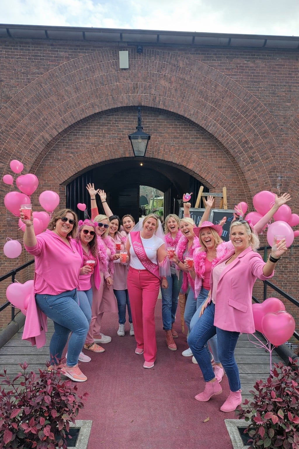 Vrijgezellenfeest voor vrouwen bij Uit in Zuid. De perfecte locatie waar gezelligheid en activiteit samenkomen.